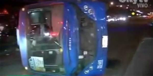 Volcamiento de bus del SITP causó heridas leves a 26 pasajeros.